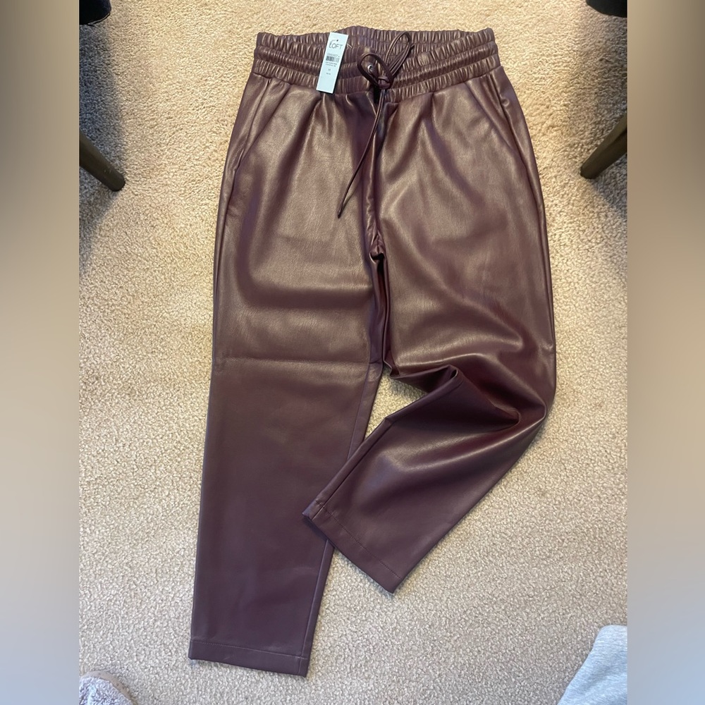 LOFT NWT FAUX LEATHER CROPPED BURGUNDY PULL ON PANTS